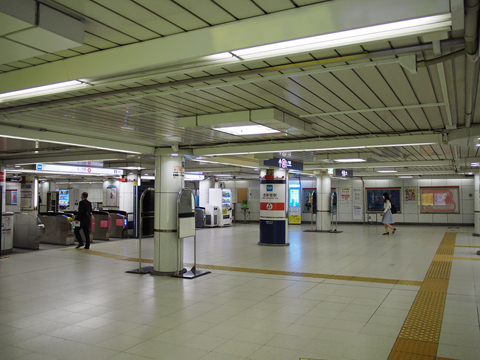 東京メトロ丸ノ内線　西新宿駅
