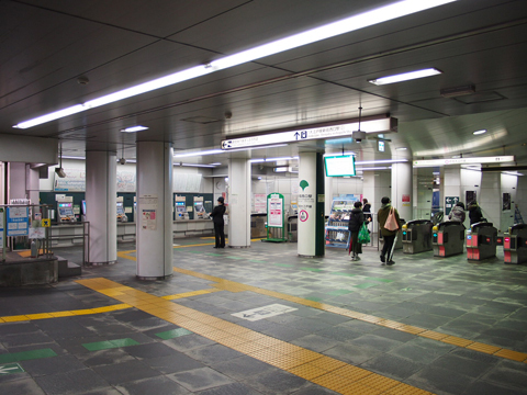 都営大江戸線　新宿西口駅