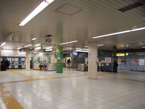 P2191006 都営新宿線　菊川駅