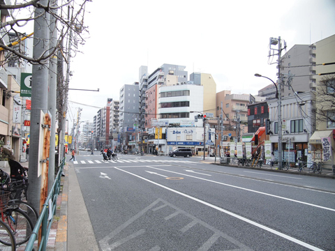 P2191011 都営新宿線　菊川駅