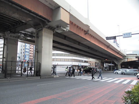 P2191175 都営新宿線　岩本町駅