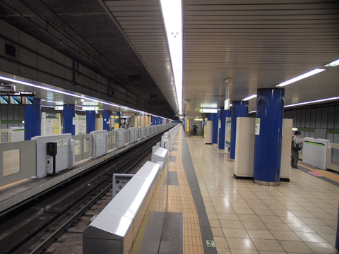 P2191181 都営新宿線　岩本町駅