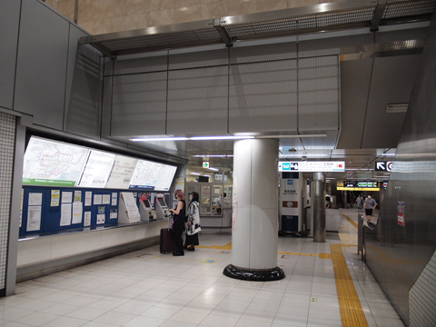 都営大江戸線　東新宿駅