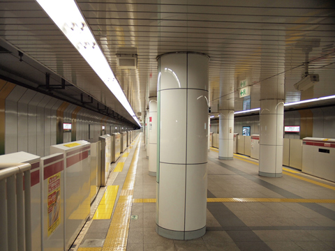 都営大江戸線　西新宿五丁目駅