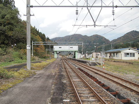 奥羽本線　及位駅