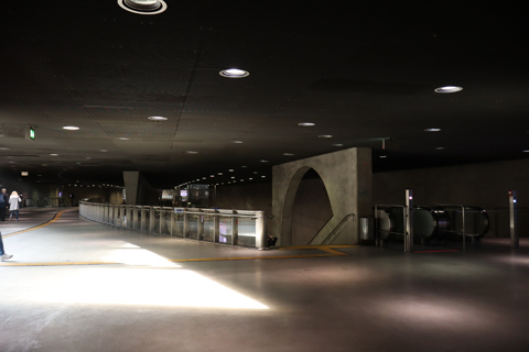 IMG_1492-1 〔ドイツ〕ケルン市電　ブレスラウ広場・中央駅停留場