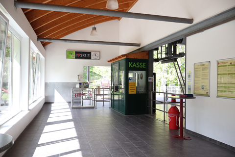 IMG_1975_1 〔ドイツ〕ロストラッペチェアリフト　谷駅