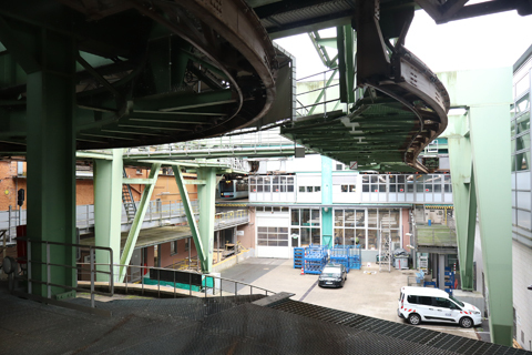 IMG_3100 〔ドイツ〕ヴッパータール空中鉄道　フォーヴィンケル駅