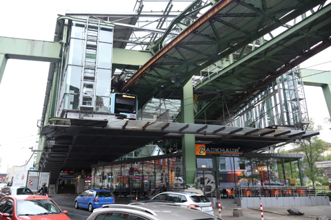 IMG_3107 〔ドイツ〕ヴッパータール空中鉄道　フォーヴィンケル駅