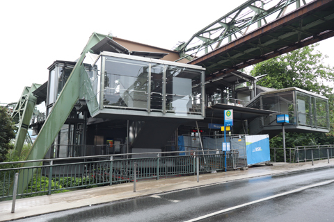 IMG_3466 〔ドイツ〕ヴッパータール空中鉄道　ヴッパーフェルト駅