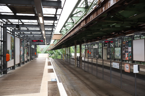 IMG_3530 〔ドイツ〕ヴッパータール空中鉄道　アドラー橋駅