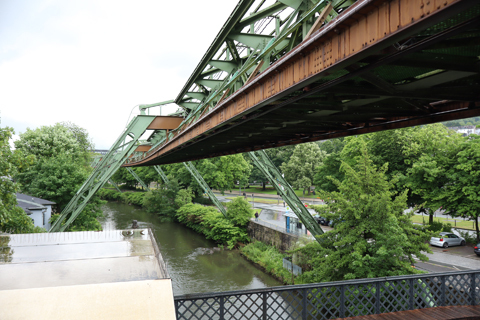 IMG_3543 〔ドイツ〕ヴッパータール空中鉄道　アドラー橋駅