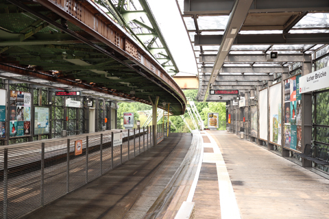 IMG_3569 〔ドイツ〕ヴッパータール空中鉄道　ローアー橋駅