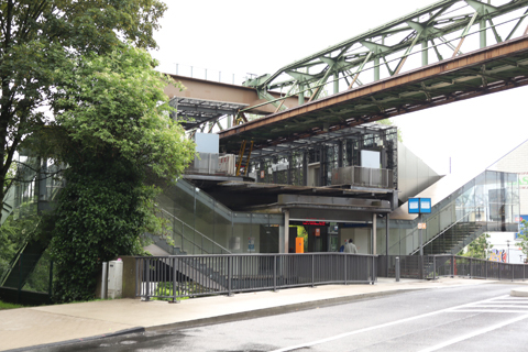 IMG_3587 〔ドイツ〕ヴッパータール空中鉄道　ローアー橋駅