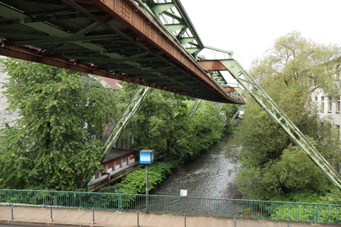 IMG_3590 〔ドイツ〕ヴッパータール空中鉄道　フェルクリンゲン通り駅