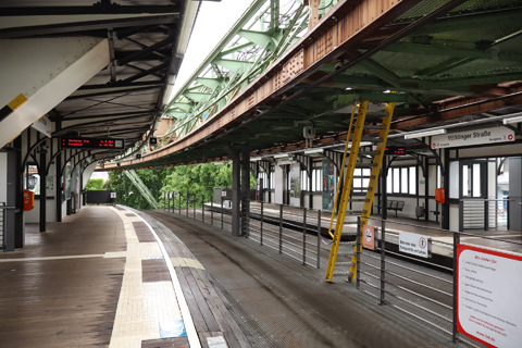 IMG_3592 〔ドイツ〕ヴッパータール空中鉄道　フェルクリンゲン通り駅