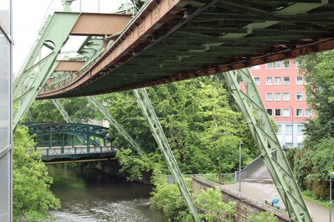 IMG_3630 〔ドイツ〕ヴッパータール空中鉄道　地方裁判所駅