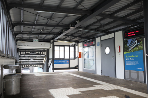 IMG_3647 〔ドイツ〕ヴッパータール空中鉄道　地方裁判所駅