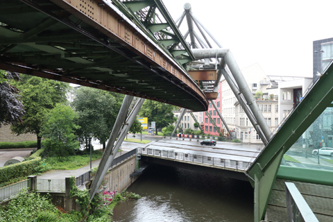 IMG_3651 〔ドイツ〕ヴッパータール空中鉄道　クルーゼ駅