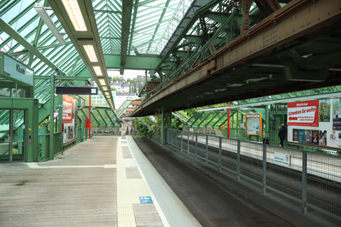 IMG_3653 〔ドイツ〕ヴッパータール空中鉄道　クルーゼ駅