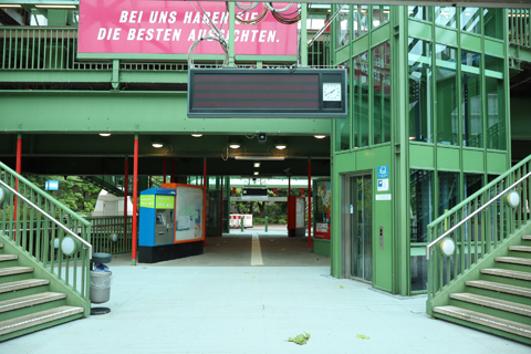 IMG_3664 〔ドイツ〕ヴッパータール空中鉄道　クルーゼ駅