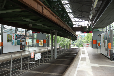 IMG_3697 〔ドイツ〕ヴッパータール空中鉄道　ファレスベック通り駅
