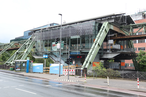 IMG_3710 〔ドイツ〕ヴッパータール空中鉄道　ファレスベック通り駅