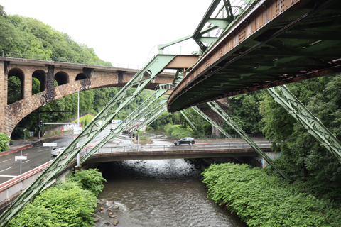 IMG_3725 〔ドイツ〕ヴッパータール空中鉄道　動物園・競技場駅