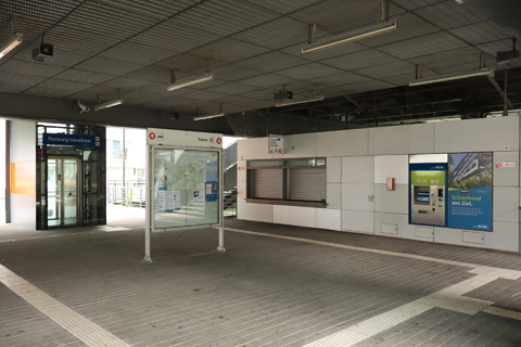 IMG_3726 〔ドイツ〕ヴッパータール空中鉄道　動物園・競技場駅