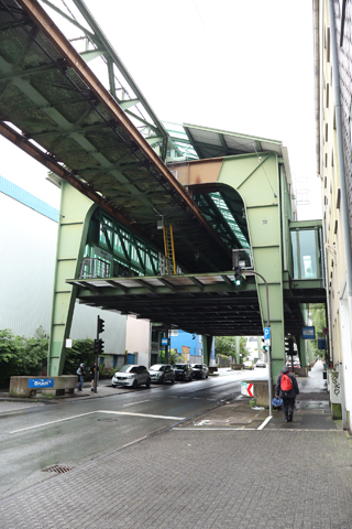 IMG_3823 〔ドイツ〕ヴッパータール空中鉄道　ブルフ駅