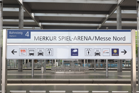 IMG_3856 〔ドイツ〕デュッセルドルフ市電　メルクール・シュピール＝アレーナ・メッセ北停留場