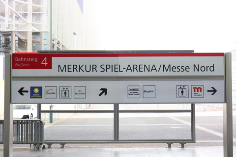 IMG_3860 〔ドイツ〕デュッセルドルフ市電　メルクール・シュピール＝アレーナ・メッセ北停留場