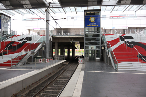 IMG_3862 〔ドイツ〕デュッセルドルフ市電　メルクール・シュピール＝アレーナ・メッセ北停留場