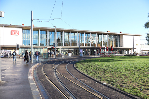 IMG_0224 〔ドイツ〕ヴュルツブルク市電　中央駅西停留場