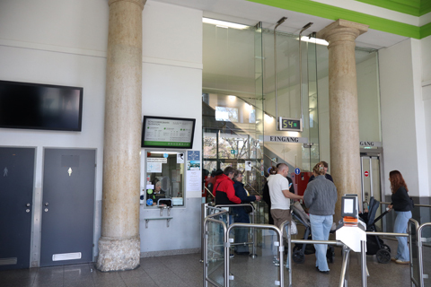 IMG_0874 〔オーストリア〕シュロスベルク鉄道　シュロスベルク鉄道駅