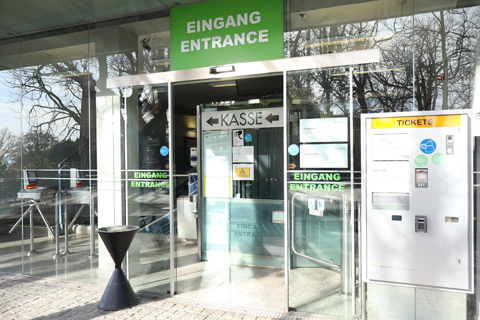 IMG_0893 〔オーストリア〕シュロスベルク鉄道　シュロスベルクレストラン駅