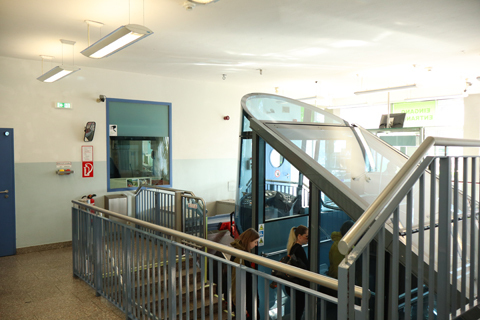 IMG_0898 〔オーストリア〕シュロスベルク鉄道　シュロスベルクレストラン駅