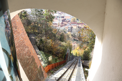 IMG_0903 〔オーストリア〕シュロスベルク鉄道　シュロスベルクレストラン駅